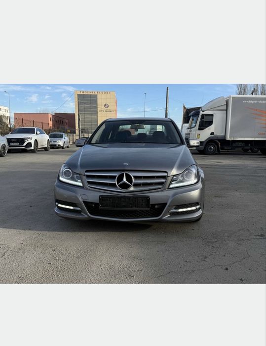 Mercedes C 200 facelift/2011 luna 3/km:reali 209000/stare buna