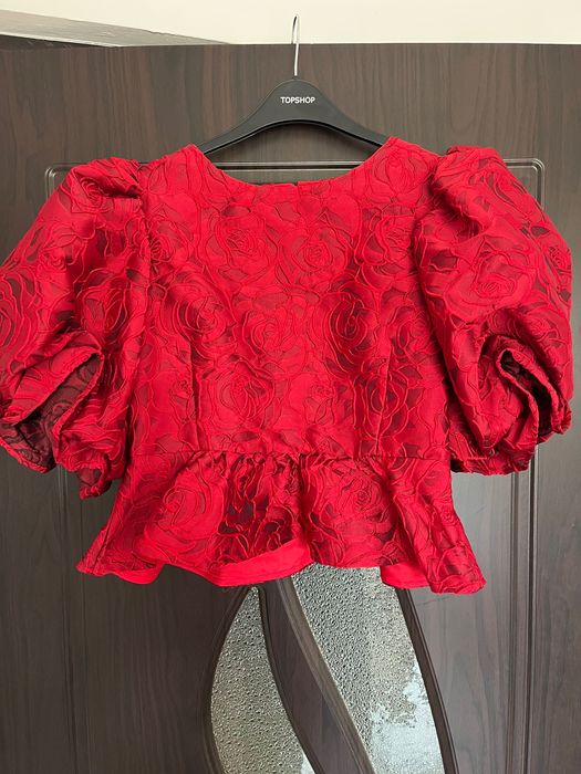 Top elegant cu maneci bufante, nou, cu eticheta