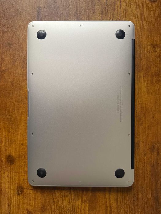 MacBook Air 11 2015, живой, 100%