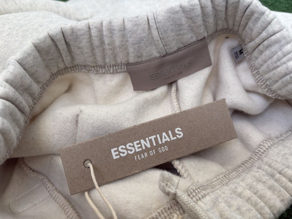 pantaloni essentials