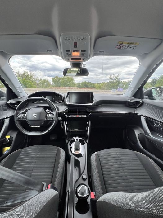 Vand Peugeot 2008 , 1.2 benzina, 2021