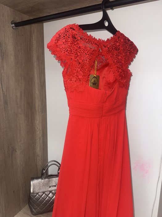 Вечерние платья …