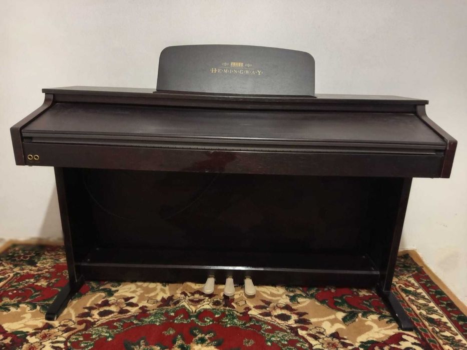 Vând Pian Hemingway DP-501