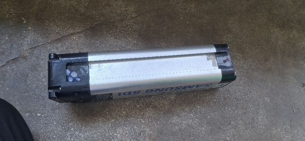 Vând baterie bicicleta electrica 24 v originala samdung 10ah