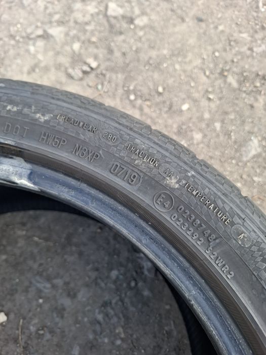 Vand 2 anvelope 265 35 18 continental de vara bune