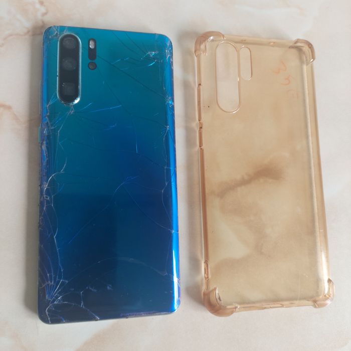 Vând Huawei P30 Pro [pentru piese sau reparat] + BONUS //poze reale