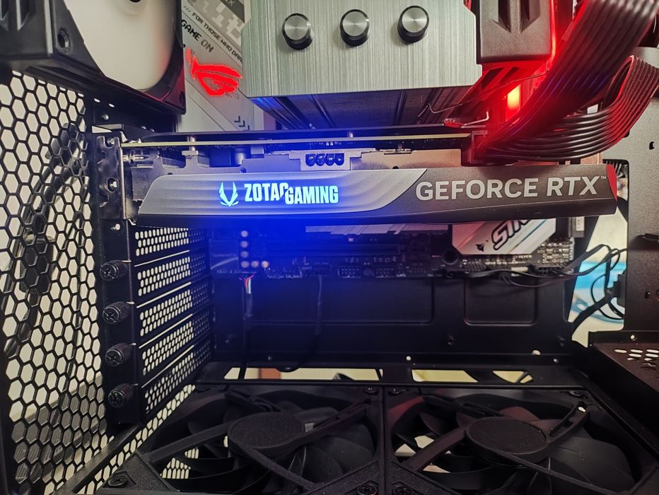 Rtx 4070 12gb  zotac twin edge