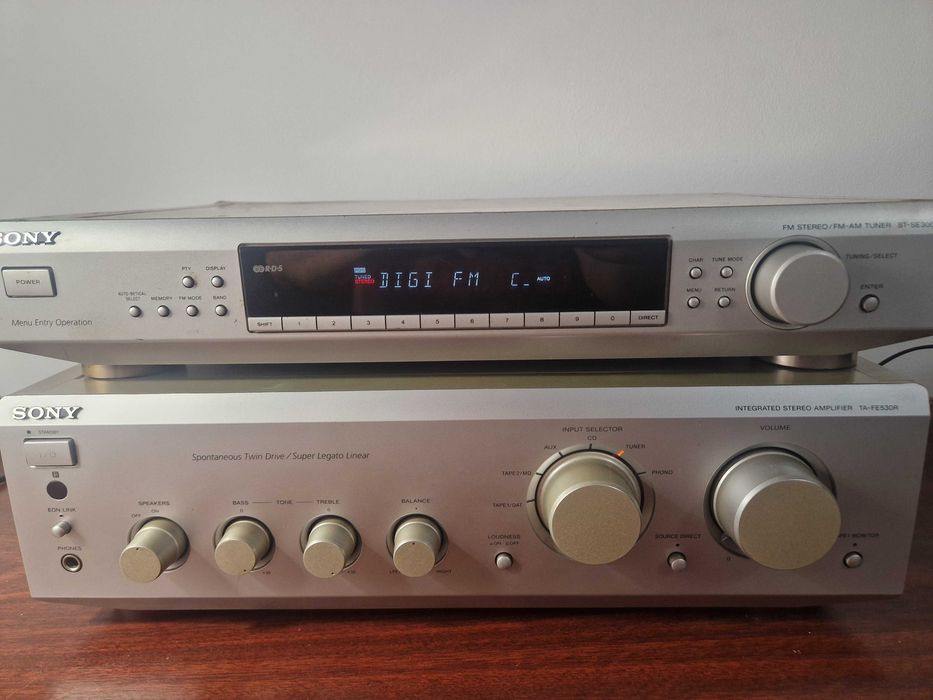 Tunerul FM/AM RDS Sony ST-SE300