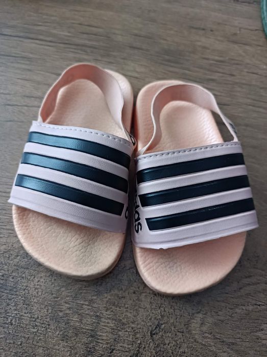 Детски сандали и маратонки Adidas за момиче