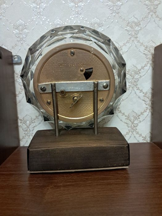 Продам часы настольные МАЯК и  ЯНТАРЬ