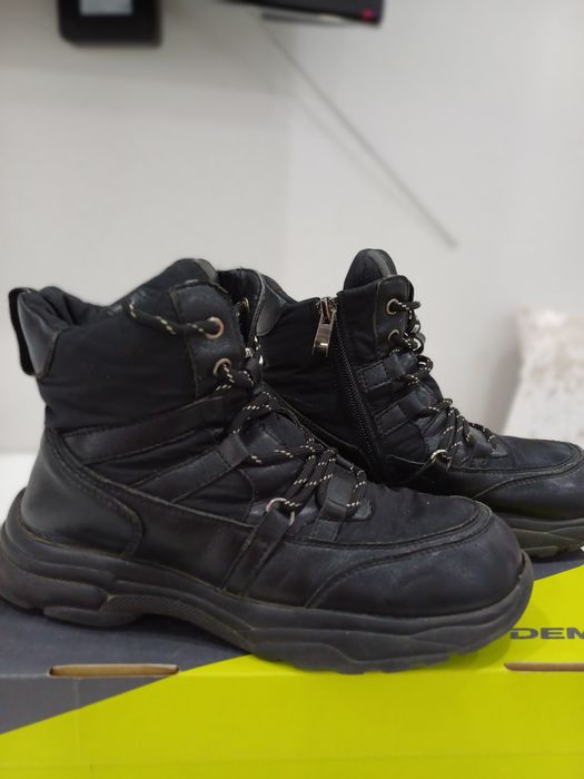 Продам детские сапожки для девочек.