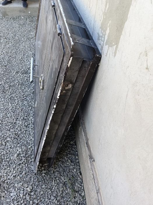 Есік сатылады.дверь продается