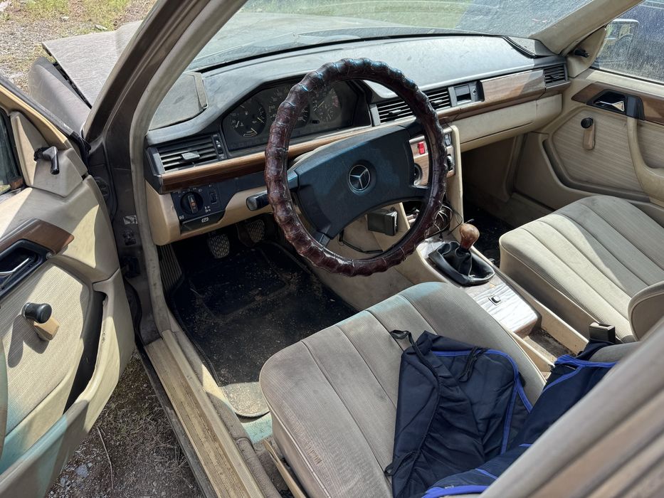 Mercedes 200 E w124 120hp 1987г На Части