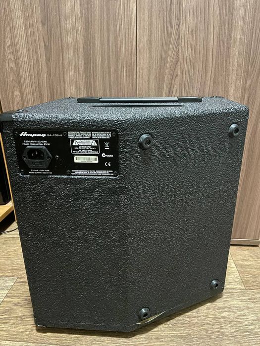 Продам басовый комбик