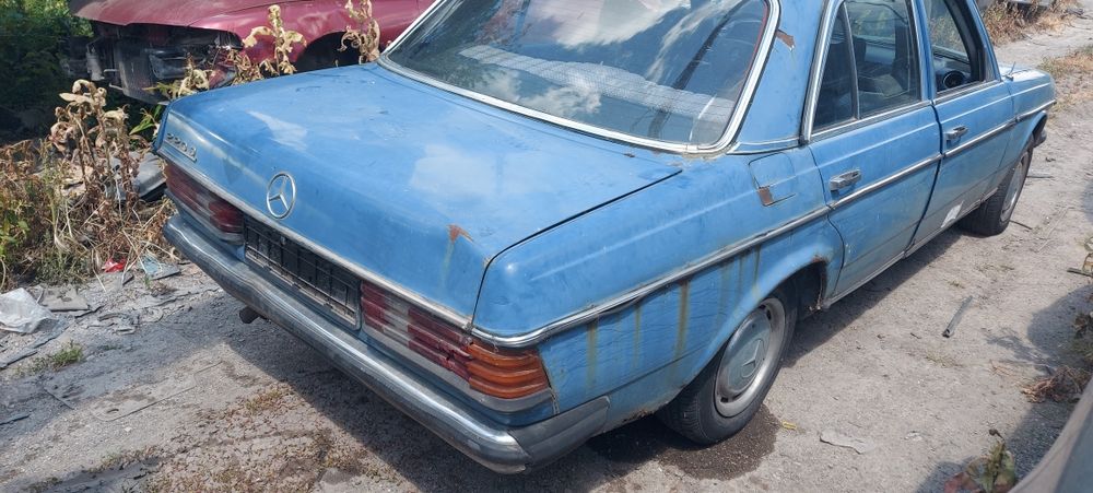 Mercedes w123  220d  1979