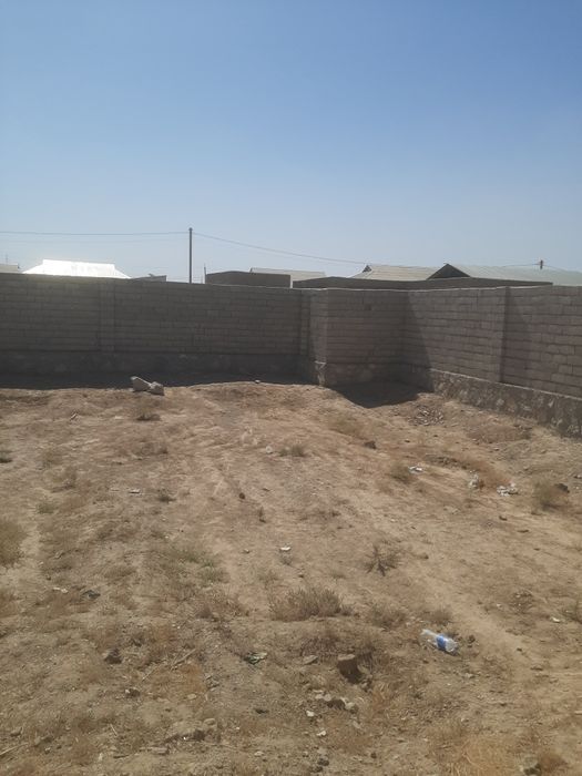 Ховли сотилади      .