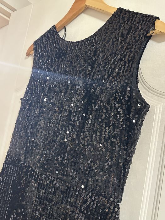 Черна рокла с пайети