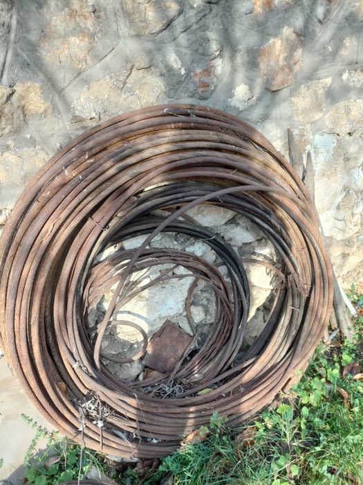 Vând sârmă pentru gard