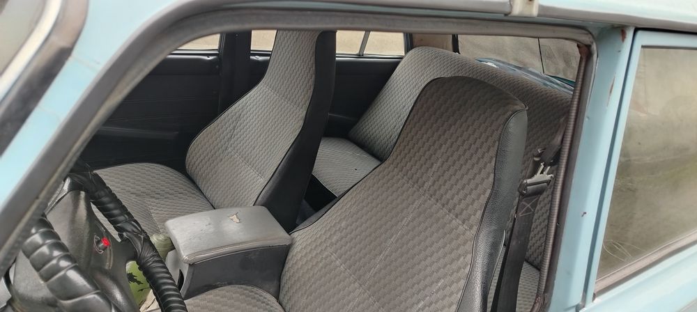 Vaz 2106 sotiladi 1350 $ kami bor