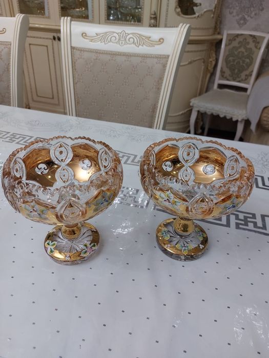 Срочно продам чешский конфетница