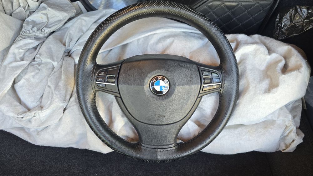 Руль на БМВ В идеальном состаянее