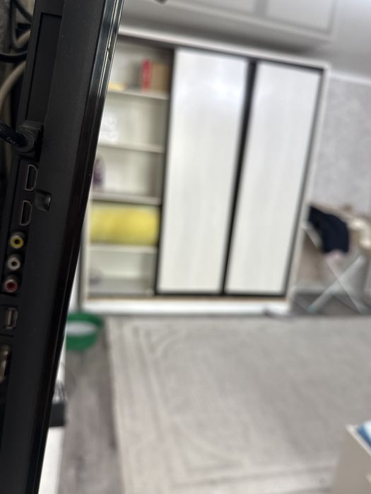 продам Телевизор 82 см