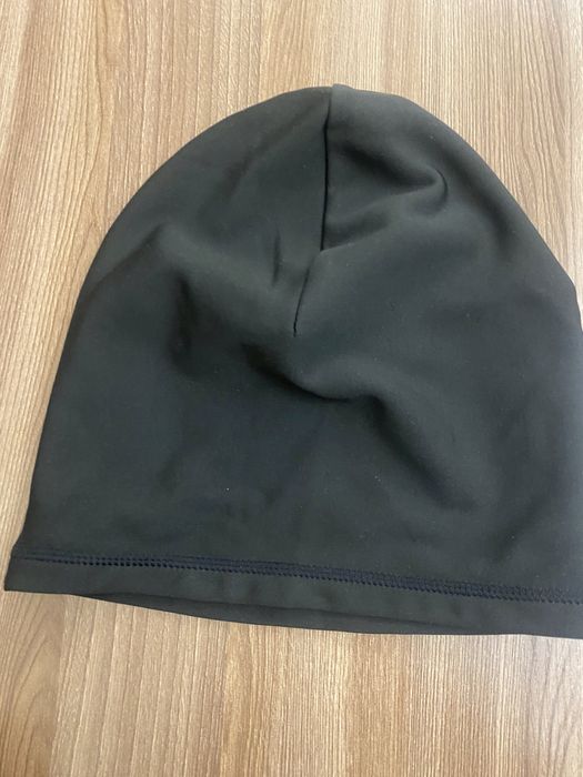 Продам шапки разные для лыж подойдут