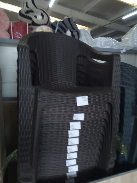 Vand scaune de ratan pentru terasa