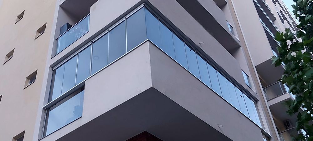 Sticla securizata închidere balcoane