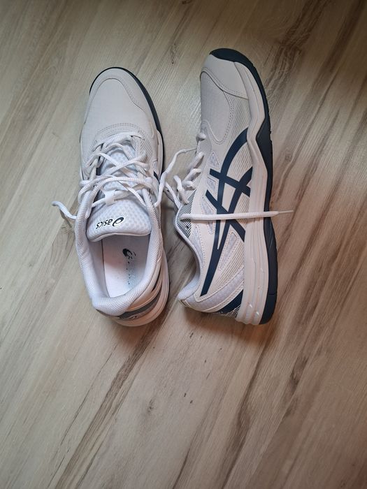 Маратонки asics, чисто нови обувани само веднъж но са ми малки .