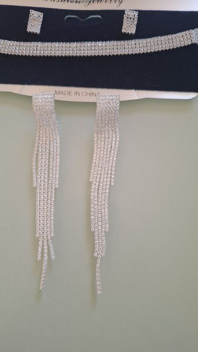 Комплект бижута със сребристи камъчета