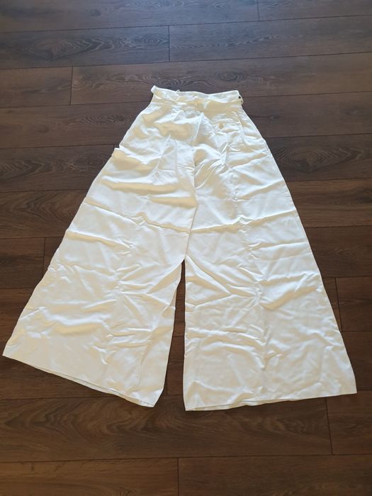 Pantaloni Just Cavalli noi cu eticheta