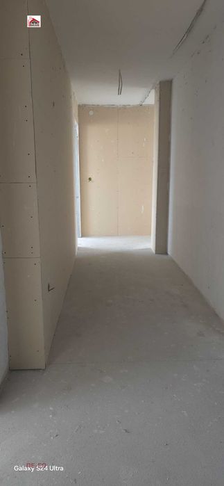 Продава тристаен, в нова кооперация на бул. "Цар Освободител"