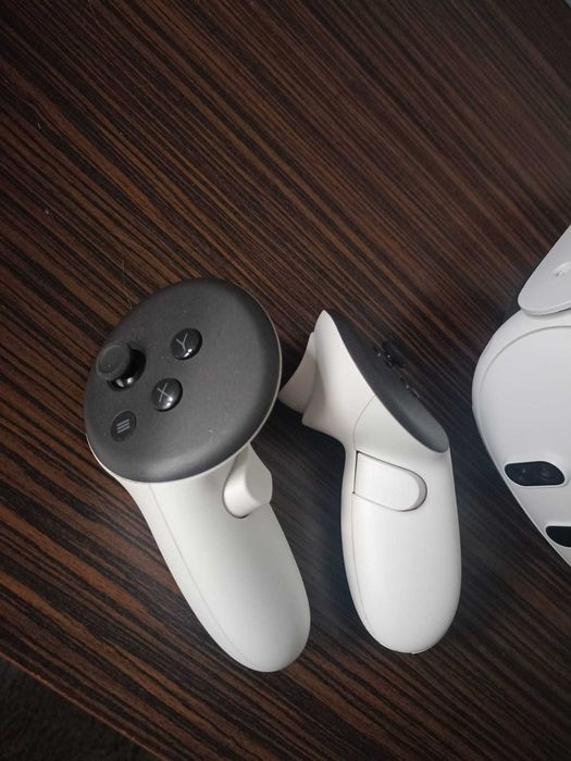 Meta Quest 3 128gb + controllere + Elite Strap (baterie 10000mAh) + cablu VRLink pc