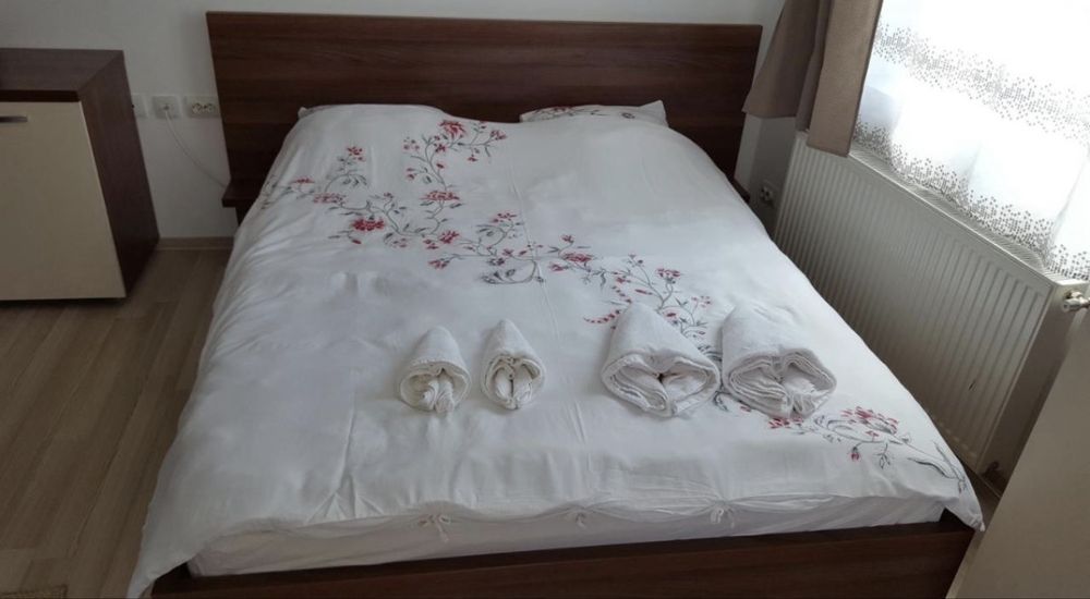 Camere de inchiriat la Vila, fara grija facturilor, Lenin Sud. 1200 RON totul inclus. Loc de joaca, Curte si parcare inclusa in pret.