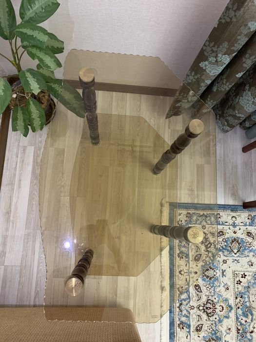 двухъярусный стеклянный столик