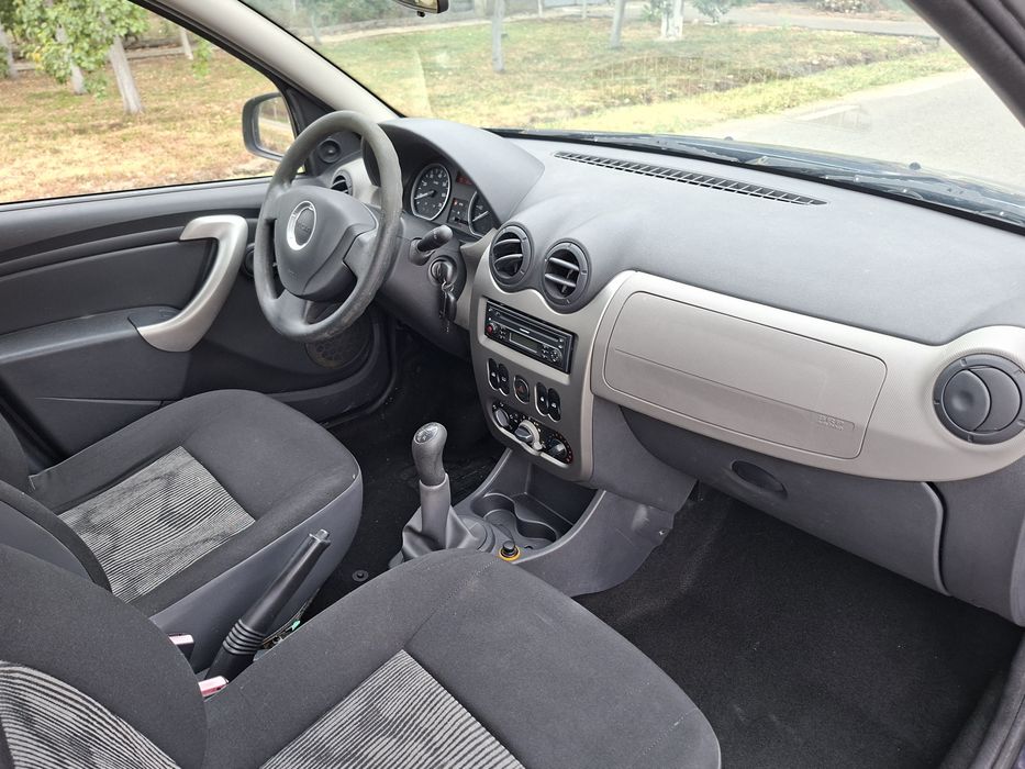 Se vinde Dacia Sandero 1.2 Benzină, anul 2010.