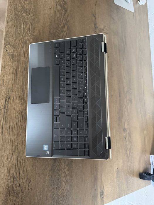 Продавам лаптоп HP Pavilion x360 14"