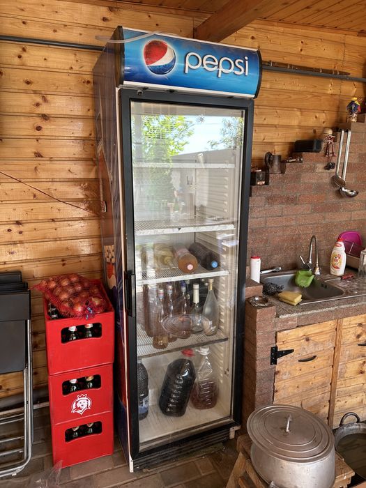 Doua vitrine frigorifice
