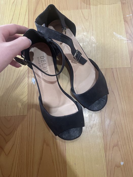 Продам босоножки