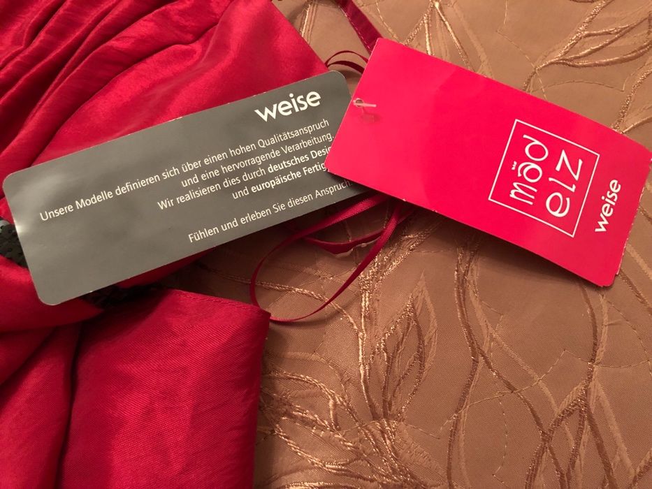 Красива нова рокля