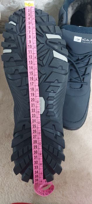 Продам кроссовки зимние.Kajila