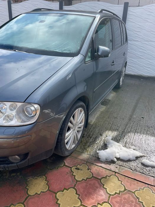 Vand vw touran 2006 7 locuri