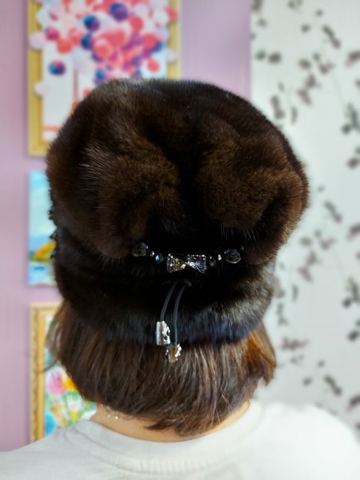 Продам норковые шапки. 58-60 размер.