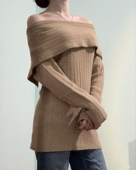 светло-коричневый свитер