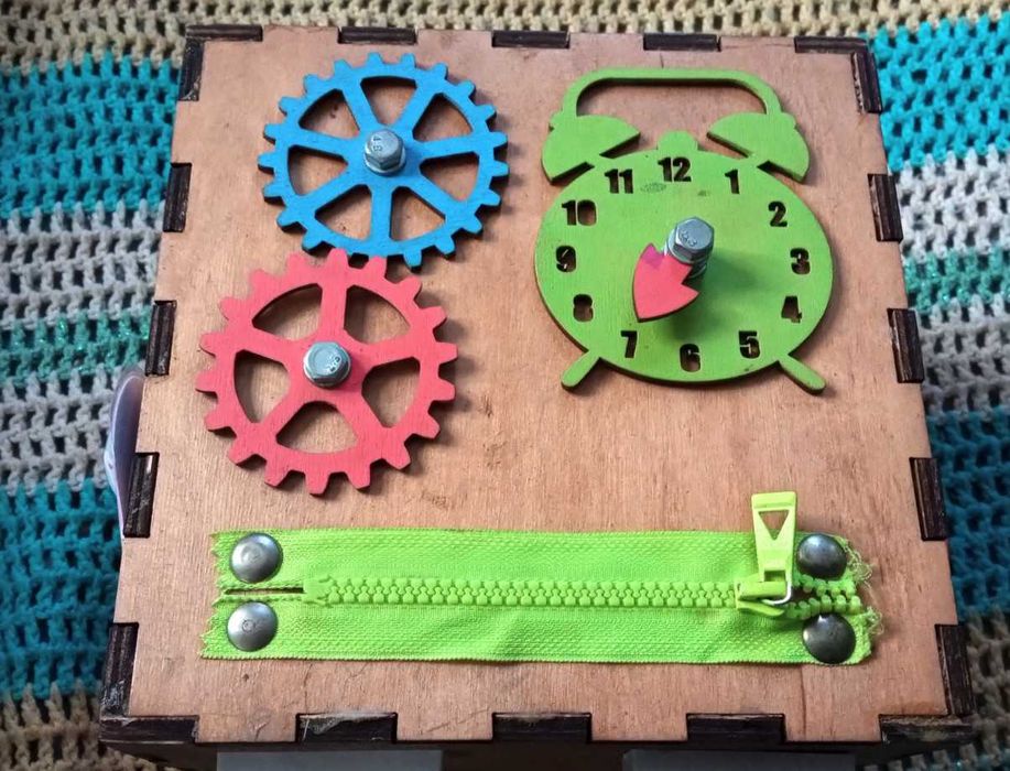 Бизикуб детский продам