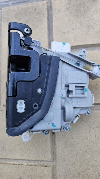 Навигация за опел инсигния и брава дясна предна за ауди а4 в8