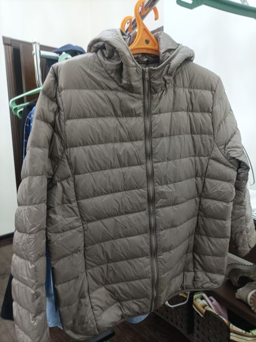 Пуховик женский 52 разм.юникло без дефектов в отличном состоянии