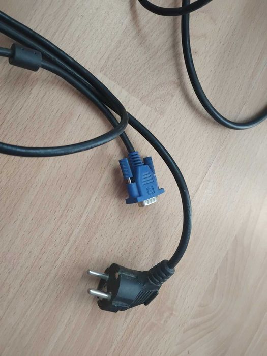 Продавам Монитор