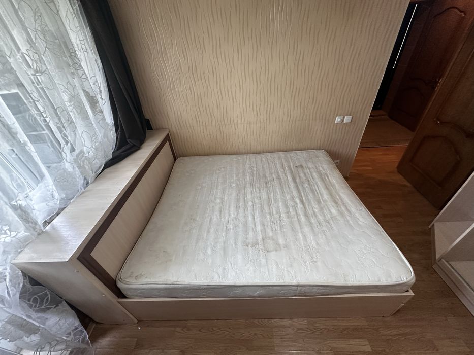 Продается спальный гарнитур